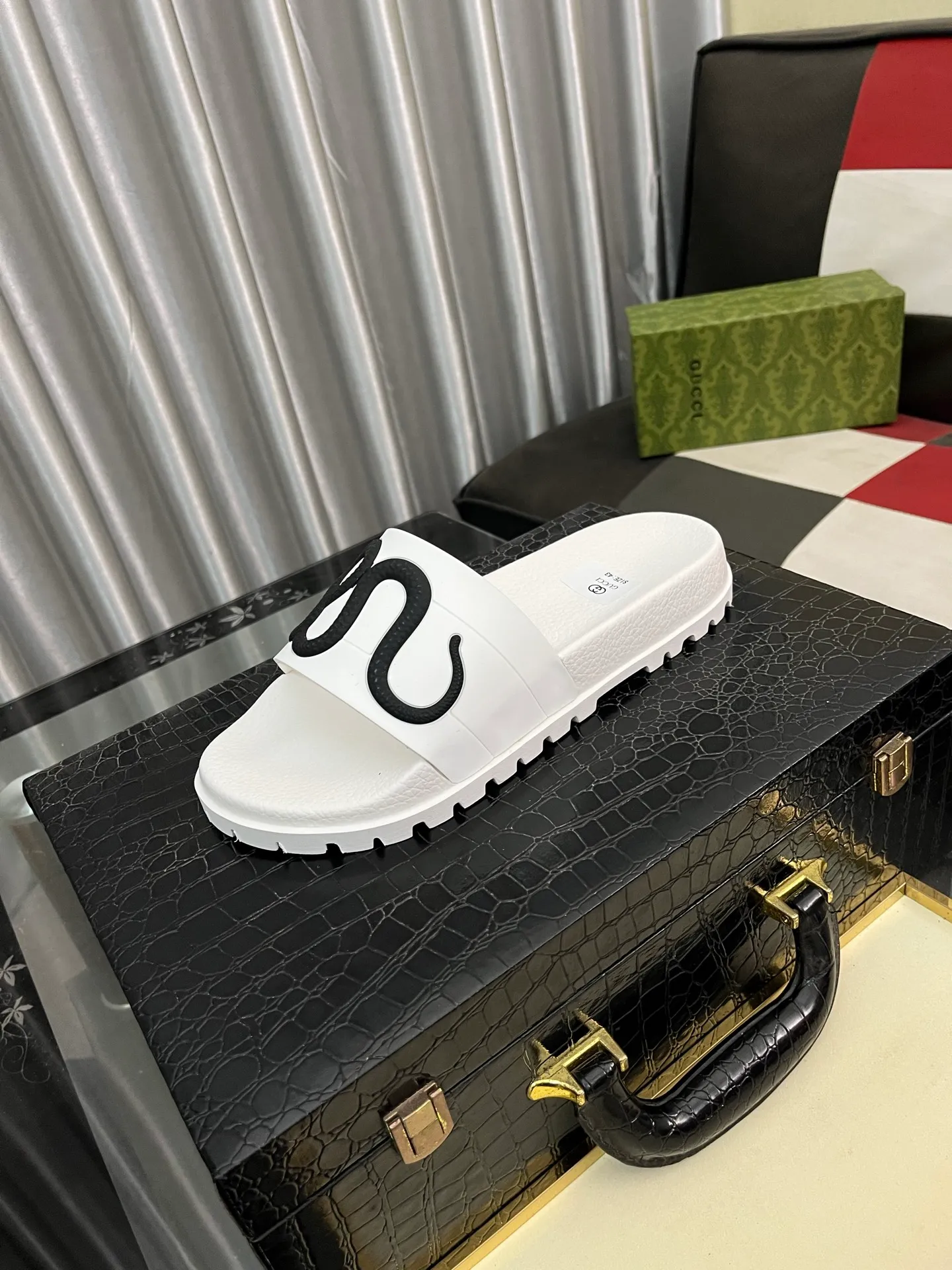 Men's men's shoes💰260⌚️⌚️ＧＵＣＣＩ.Gucci.Official website 1:1 popular slippers hot sale! Original original material 🩴 SIZE: 38-46 (45.46 non-refundable)